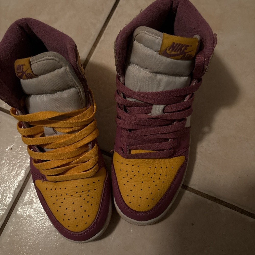 Nike High-Tops in Purple and Gold